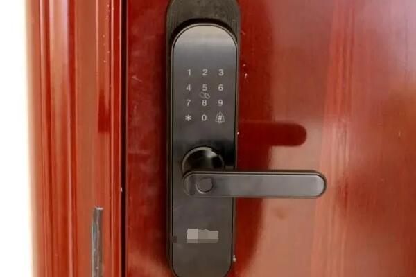 指纹锁电池怎么更换?防盗门指纹锁类别有哪些?